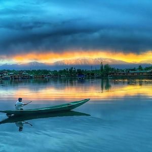 Houseboat New Pride Of Kashmir